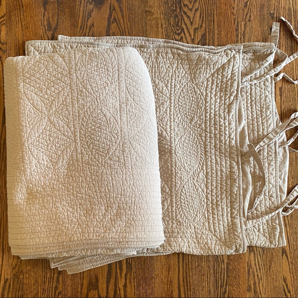 Pottery Barn tan cotton quilt and Euro shams set!